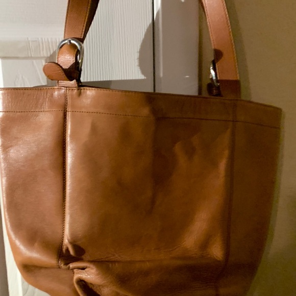 Elegant Hunt Club Tan Genuine Leather Tote Bag - Picture 4 of 7